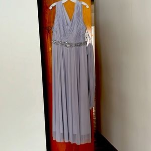 Jessica Howard full length silver gown with shawl.   Size 16W.    Never worn!